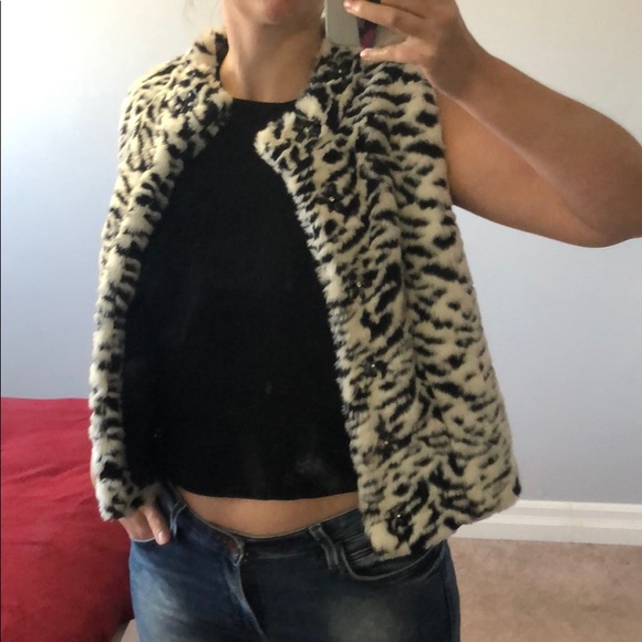 Faux Fur Vest with rhinestone flower details - Picture 2 of 7